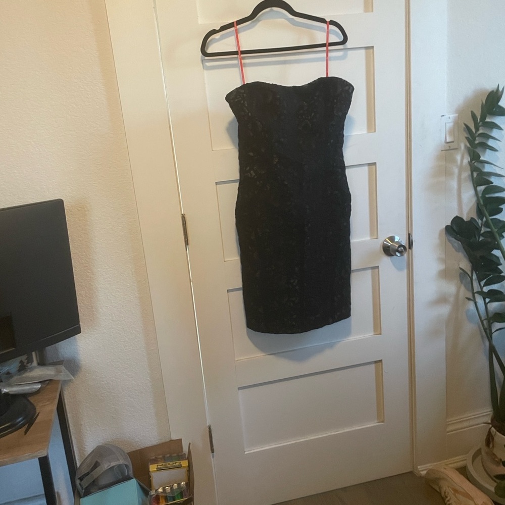 Monique Lhuillier Black Strapless Dress